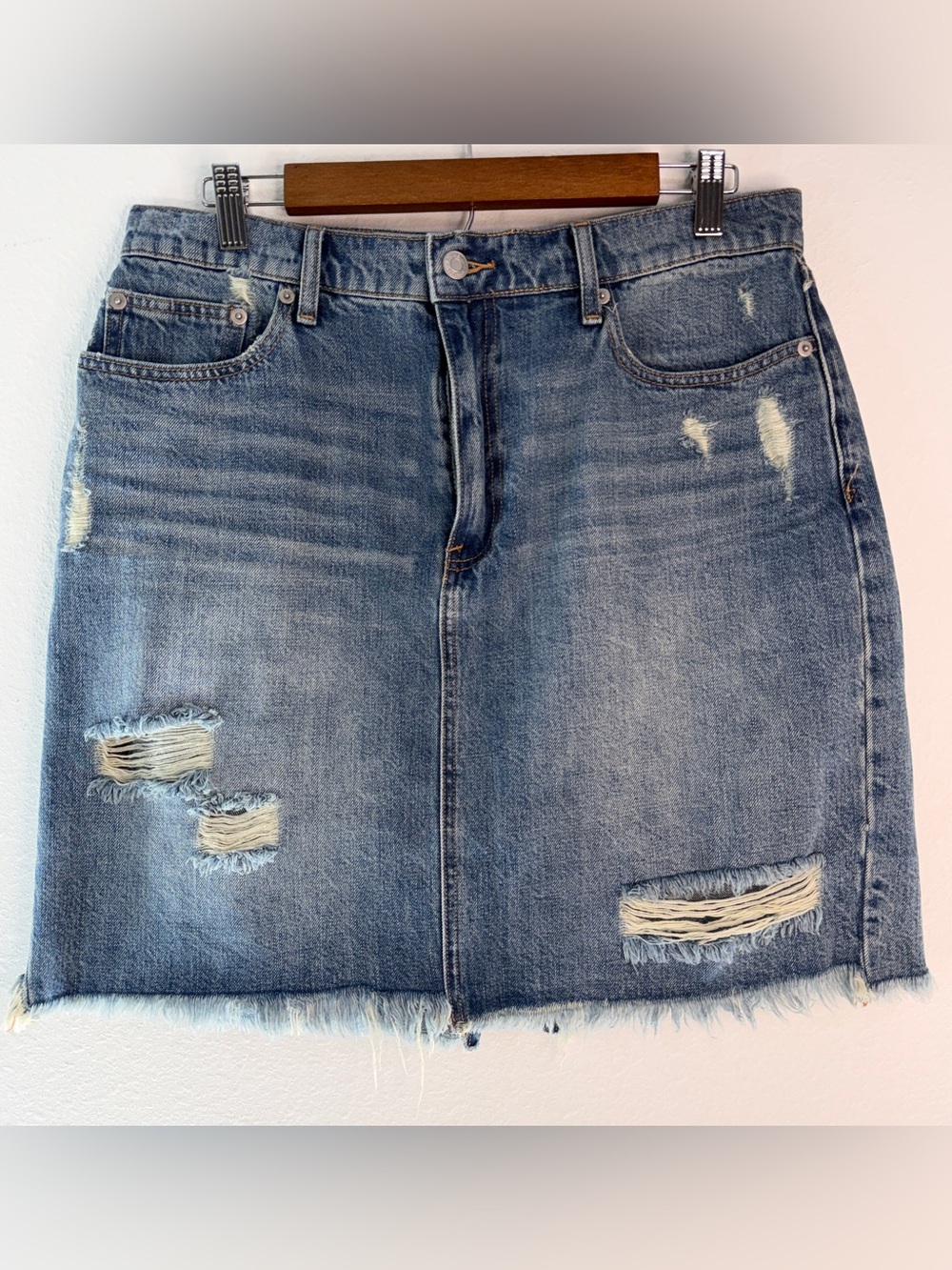 Gap Distressed Denim Mini Skirt Blue Frayed Hem Western Y2K Boho Grunge Size 31